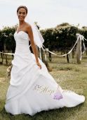 Шикарное свадебное платье с длинным шлейфом Style T9669