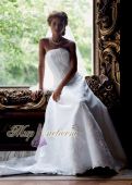 Свадебное платье А-силуэта Style V8822
